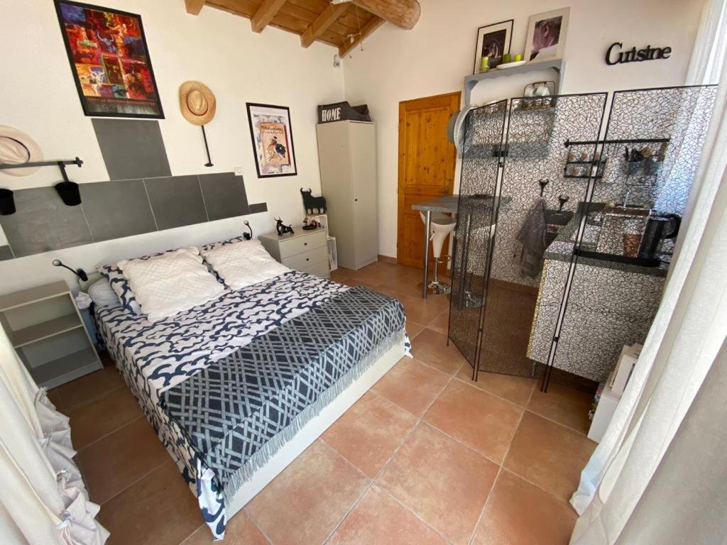 Au Mazet Du Parc Bed and Breakfast Lédenon Eksteriør billede